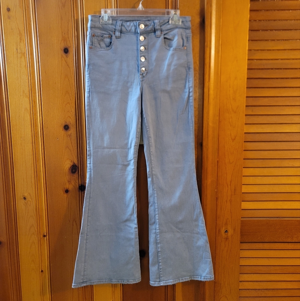 NWOT. WOMEN'S AMERICAN EAGLE JEANS.